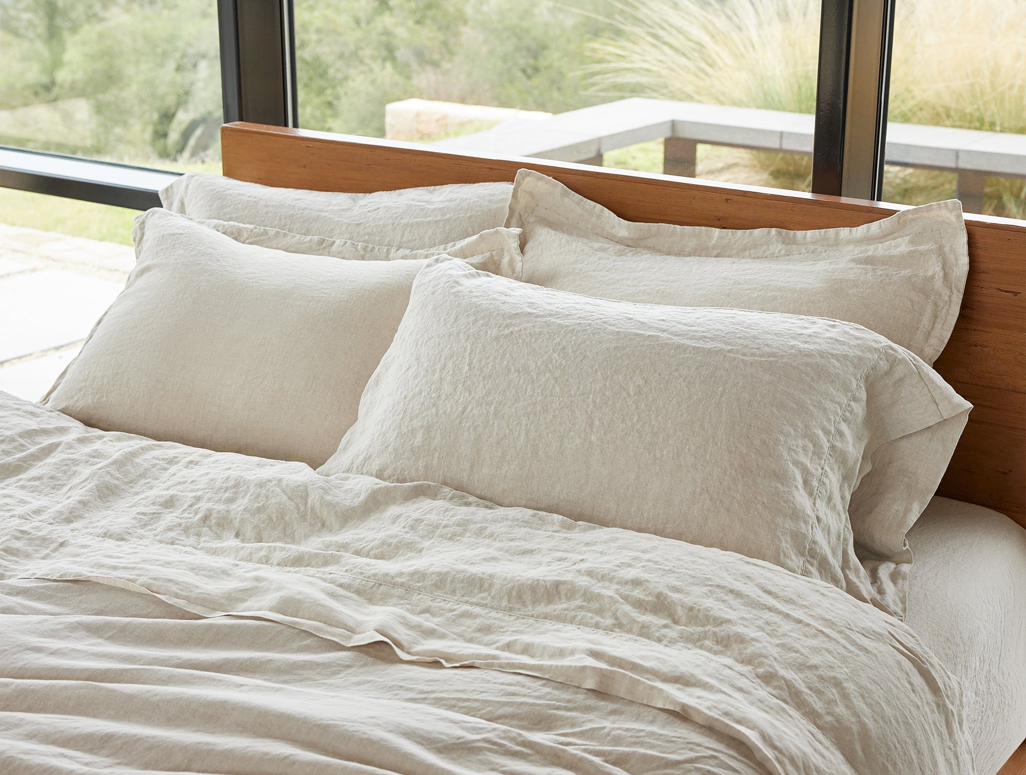 Hospitality Bulk Set of 6 White Flat Bed Sheets - Easy Care (Assorted Sizes)