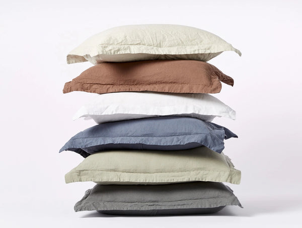 https://www.coyuchi.com/cdn/shop/files/pdp_relaxedlinen_shams_all_a_fall21_0421_grande.webp?v=1697595493