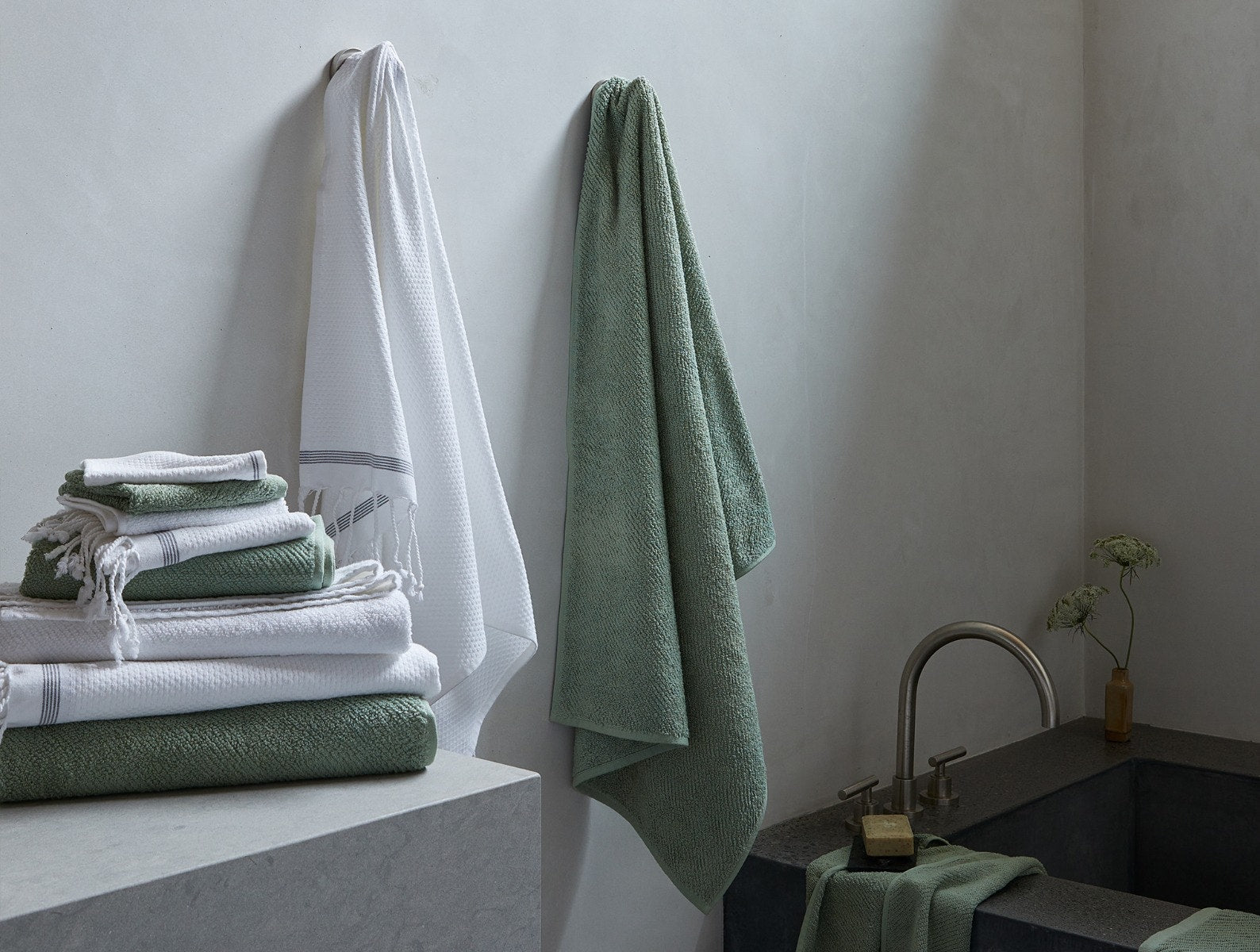 Hand Towels: Bathroom Guest Towels & Hanging Towels